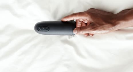 masturbator Arcwave Ion med mann i sengen